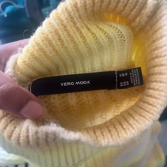 Vero Moda Y2K comfortable Yellow and Cream Striped Turtleneck Sweater. #Y2k - Picture 4 of 5